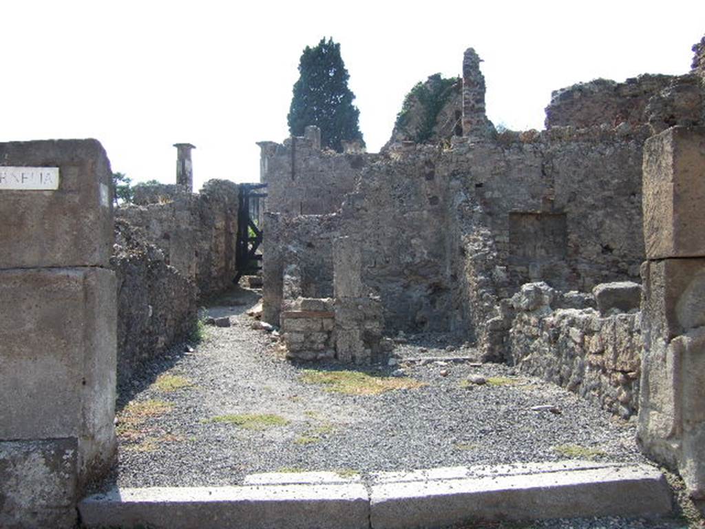 VIII.4.22 Pompeii. September 2005. Entrance on Via Stabiana.
In May 1853, found on the pilaster, on the right, between VIII.4.22 and 21 �
P  P  aed(ilem)  o(ro)  v(os)  f(aciatis)  d(ignum)  r(ei)  p(ublicae)  v(iis)  s(acris)  p(ublicis?)   P    [CIL IV 993]
See Pagano, M. and  Prisciandaro, R., 2006. Studio sulle provenienze degli oggetti rinvenuti negli scavi borbonici del regno di Napoli. Naples : Nicola Longobardi. (p.168) 
