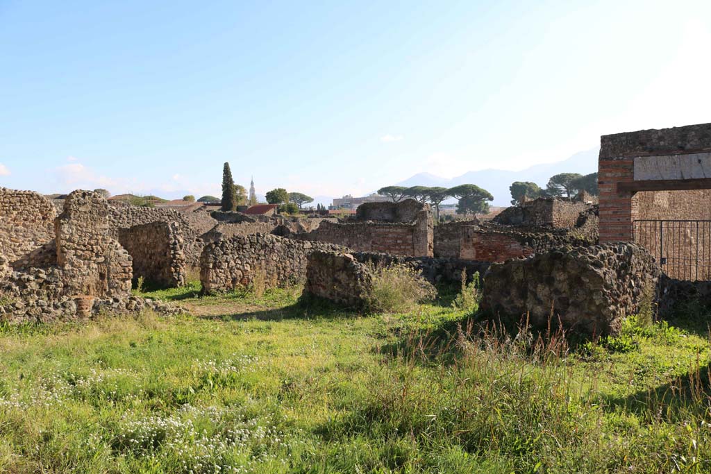 VIII.4.29 Pompeii. December 2018.
Looking south-east across garden area, from near rear entrance at VIII.4.29. Photo courtesy of Aude Durand.