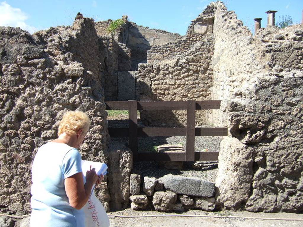 VIII.4.30 Pompeii. September 2005. Entrance.