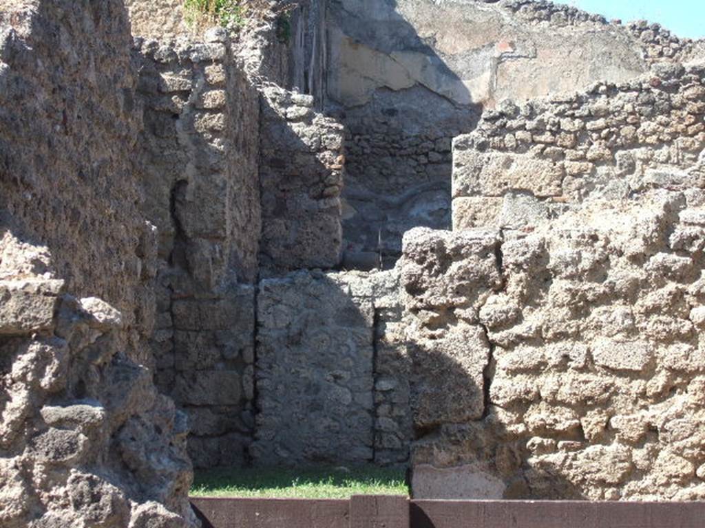 VIII.4.30 Pompeii. September 2005. Looking north.