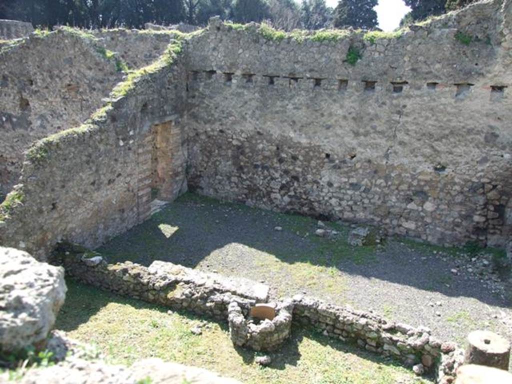VIII.4.33 Pompeii. March 2009. Looking west onto peristyle area and courtyard. The door in the south wall leads back into the entrance corridor. Taken from above.
