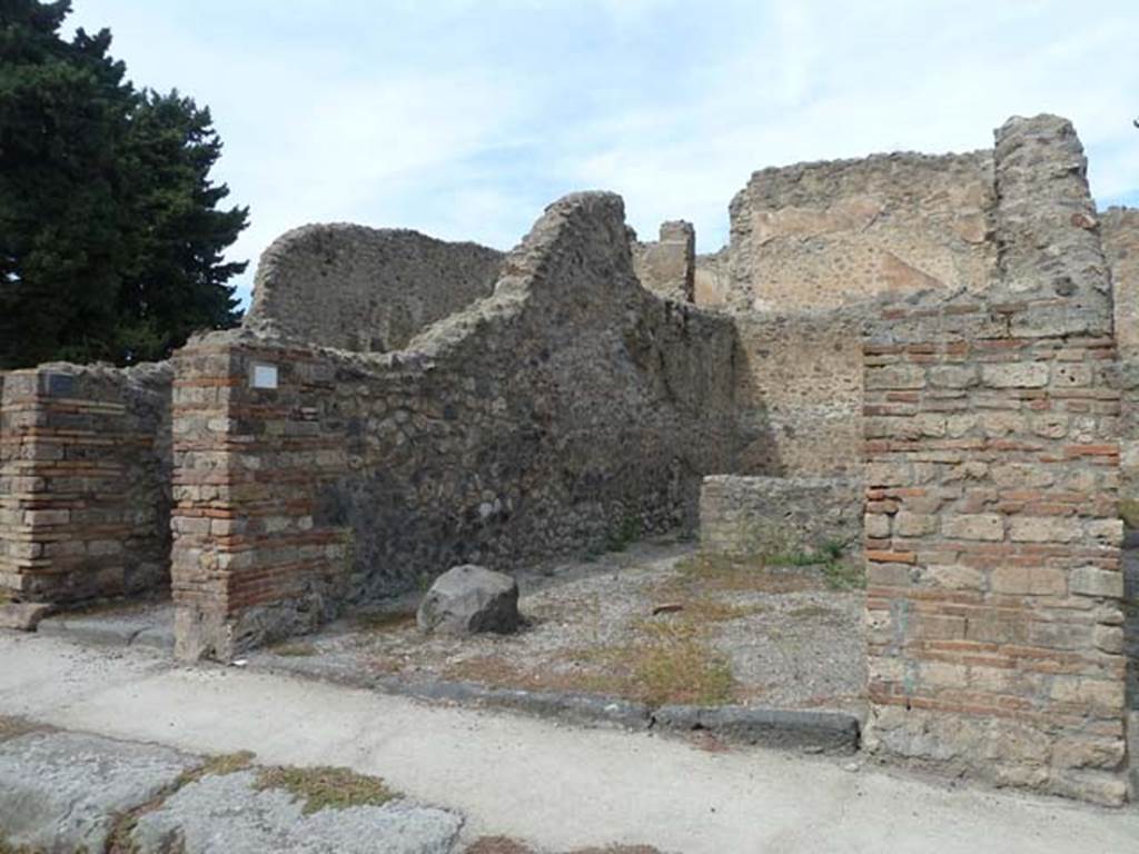 VIII.4.36 Pompeii, September 2015. Looking north to entrance doorway on north side of Via del Tempio d�Iside.