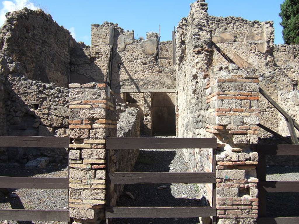 VIII.4.37 Pompeii. House with workshop. September 2005. Entrance.