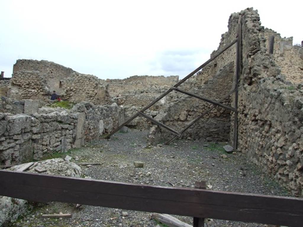VIII.4.39 Pompeii. Shop and dwelling rooms. December 2007. North wall with rooms at rear.