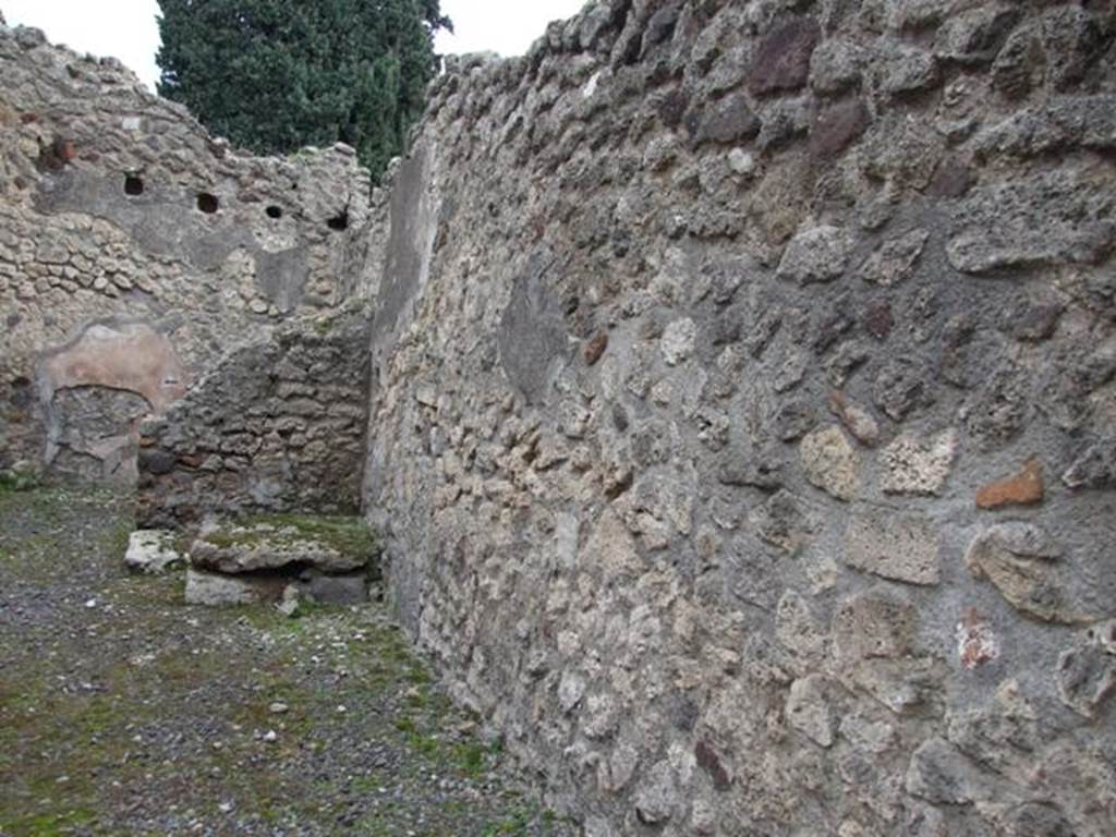 VIII.4.46 Pompeii. Shop and rooms. December 2007. South wall.