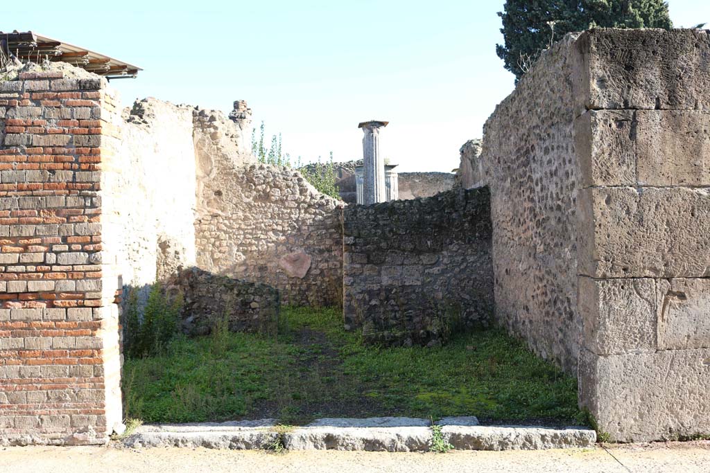 VIII.4.48 Pompeii. December 2018. Looking east to entrance doorway. Photo courtesy of Aude Durand.