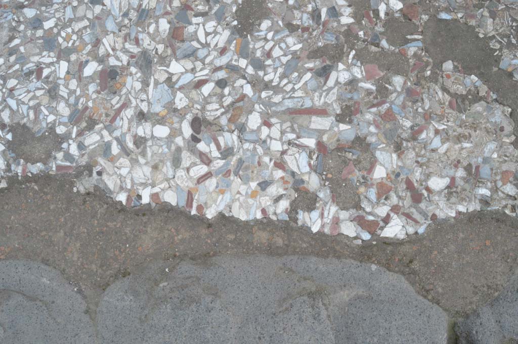 VIII.5.2 Pompeii. March 2019.
Detail of pavement on Via dell’Abbondanza, outside entrances VIII.5.1, 2 and 3.
Foto Taylor Lauritsen, ERC Grant 681269 DÉCOR.