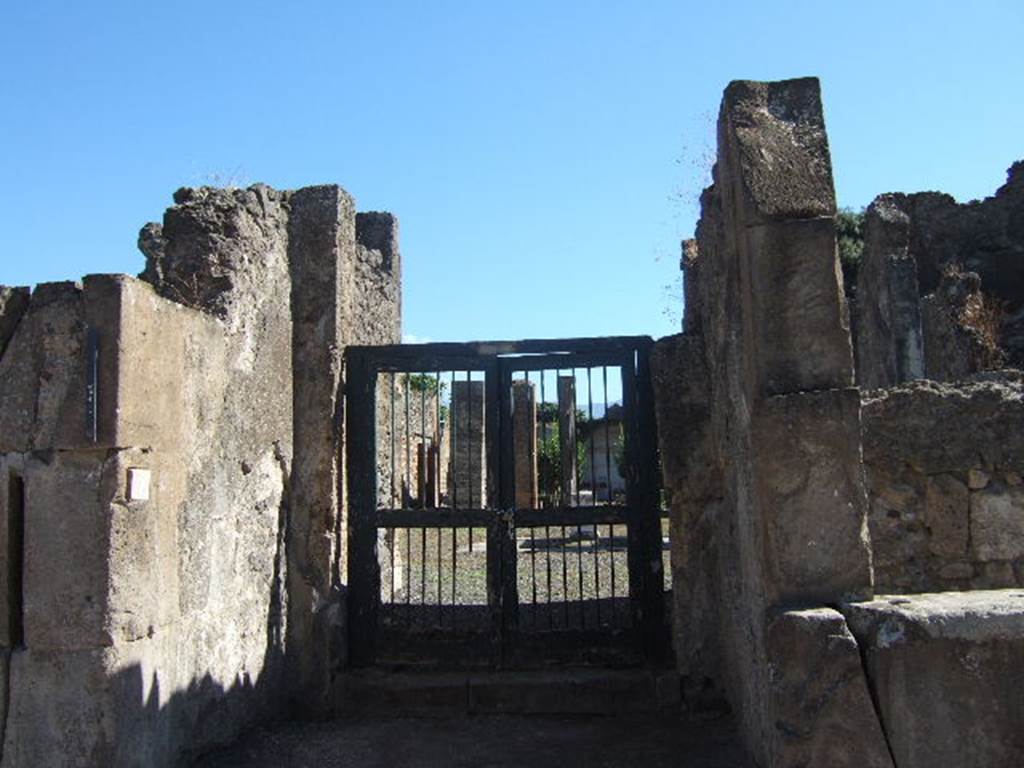 VIII.5.2 Pompeii. September 2004. Entrance.