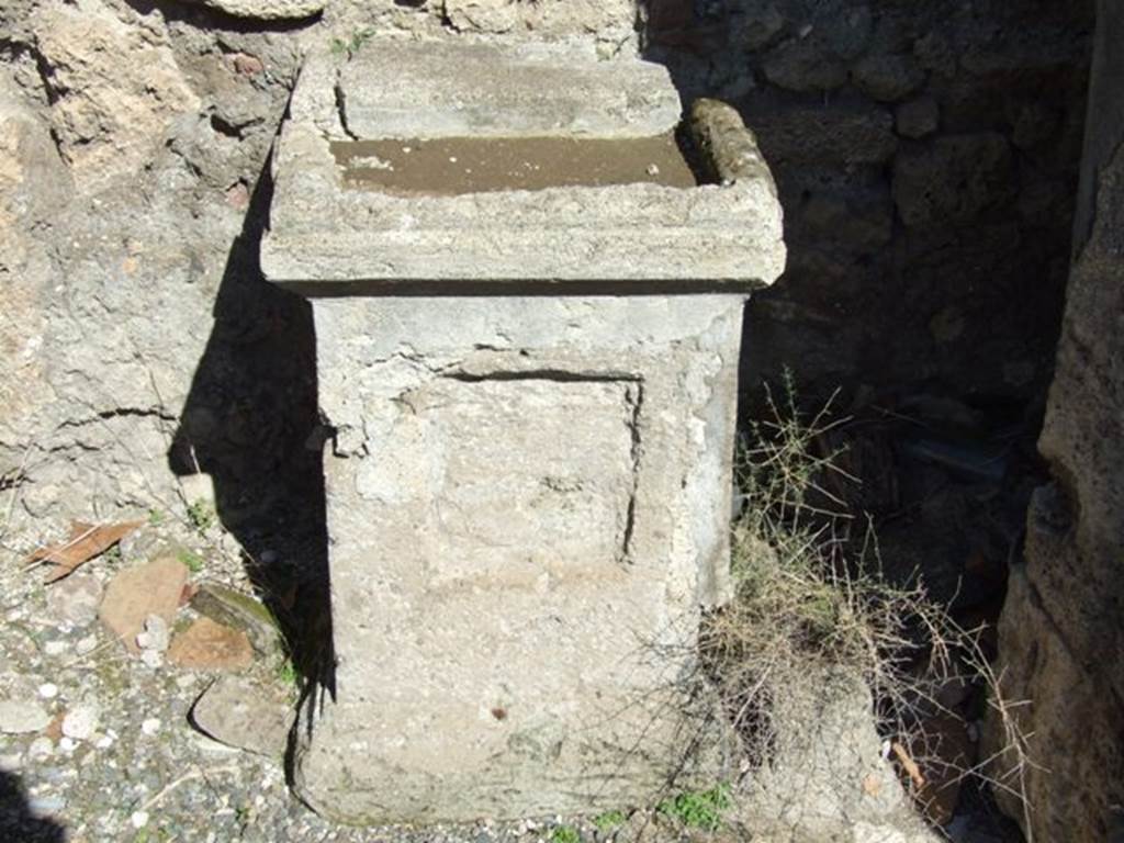 VIII.5.2 Pompeii. March 2009. Room 1, altar. According to Boyce, in the north wall of the atrium, to the right of the entrance doorway from the street, is a recess. A square masonry altar stands more-or-less in the centre of the recess. On the top of the altar on its upper surface is a large rectangular depression. According to Fiorelli, on the right of the tuscanic atrium was a sacrarium, three cubicula and an ala.
See Boyce G. K., 1937. Corpus of the Lararia of Pompeii. Rome: MAAR 14. (p.76, no.365, Pl.39,2)
See Pappalardo, U., 2001. La Descrizione di Pompei per Giuseppe Fiorelli (1875). Napoli: Massa Editore. (p.163)