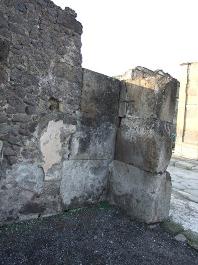 VIII.5.3 Pompeii. Shop. December 2007. Rear of west side entrance pillar.