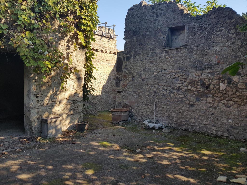VIII.5.15 Pompeii. October 2022.
Room 2, looking towards north-east corner, with very high recess in east wall. Photo courtesy of Klaus Heese.