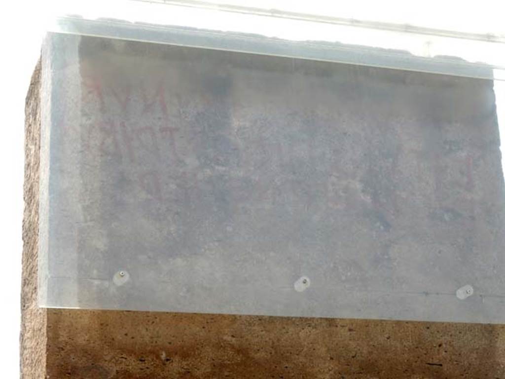 VIII.5.19 Pompeii, May 2017.  �Eituns� on west pilaster between VIII.5.19 and VIII.5.20. 
Photo courtesy of Buzz Ferebee.
