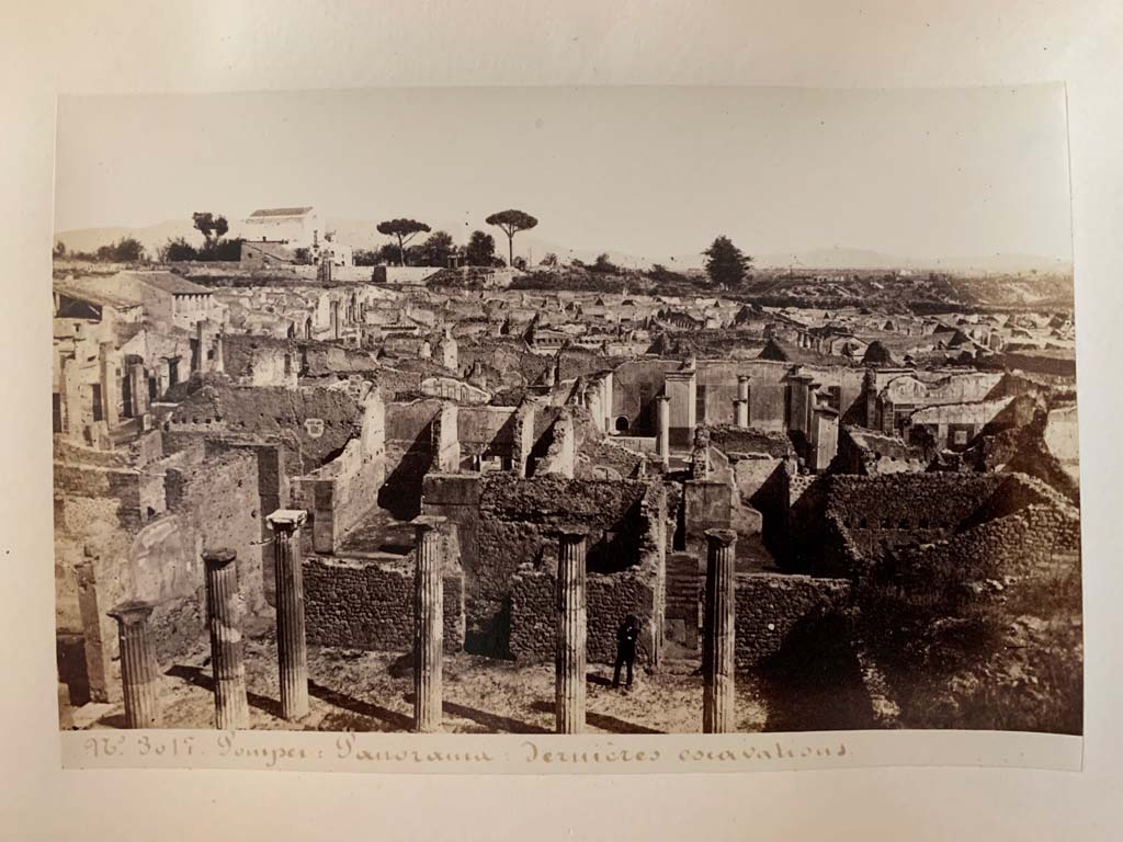 VIII.5.28 Pompeii. From an Album by M. Amodio, c.1880, entitled �Pompei, destroyed on 23 November 79, discovered in 1748�.
Looking east across the excavations from above the peristyle of VIII.5.29 and the rooms on the east portico.
Photo courtesy of Rick Bauer.
