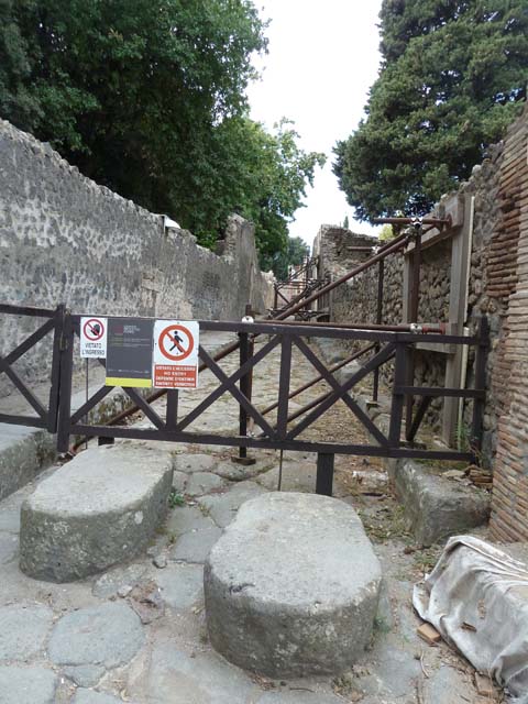 VIII.5.36 Pompeii.  December 2004. Entrance.