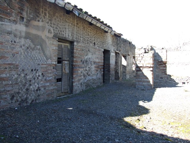 VIII.5.37 Pompeii. March 2009. South side of Podium of Lararium, with remains of painted plant decoration.