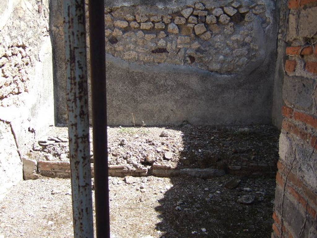 VIII.5.37 Pompeii. September 2005. Room 5. Ala.