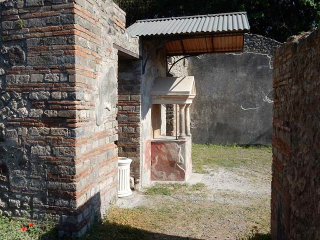VIII.5.37 Pompeii. May 2017. Room 6, looking south from corridor towards lararium on east side of atrium. Photo courtesy of Buzz Ferebee.