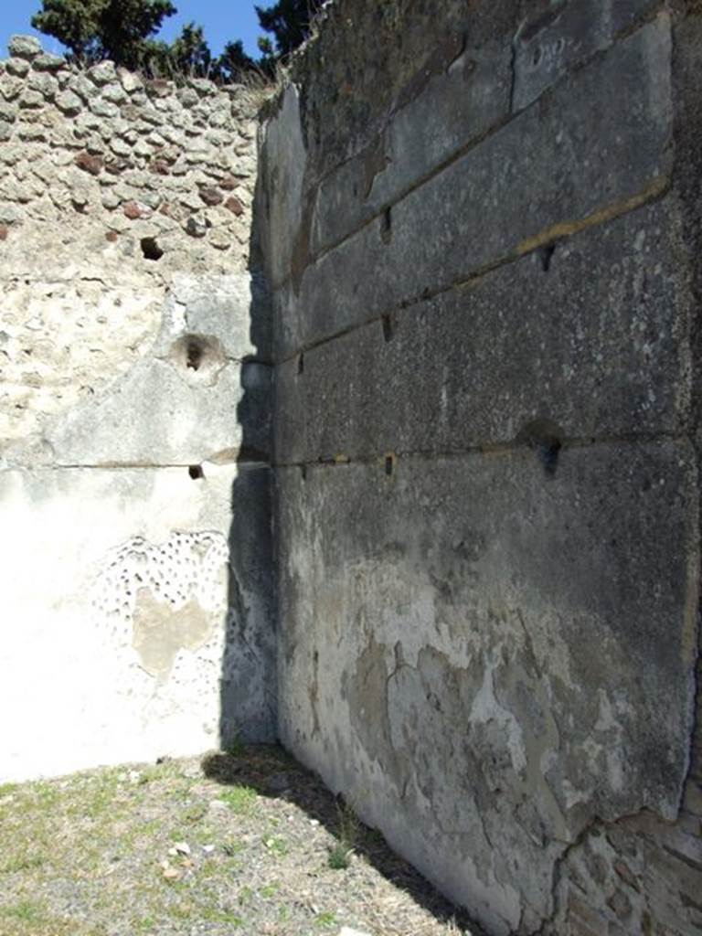 VIII.5.37 Pompeii. March 2009. Room 9. East Portico. North east corner.