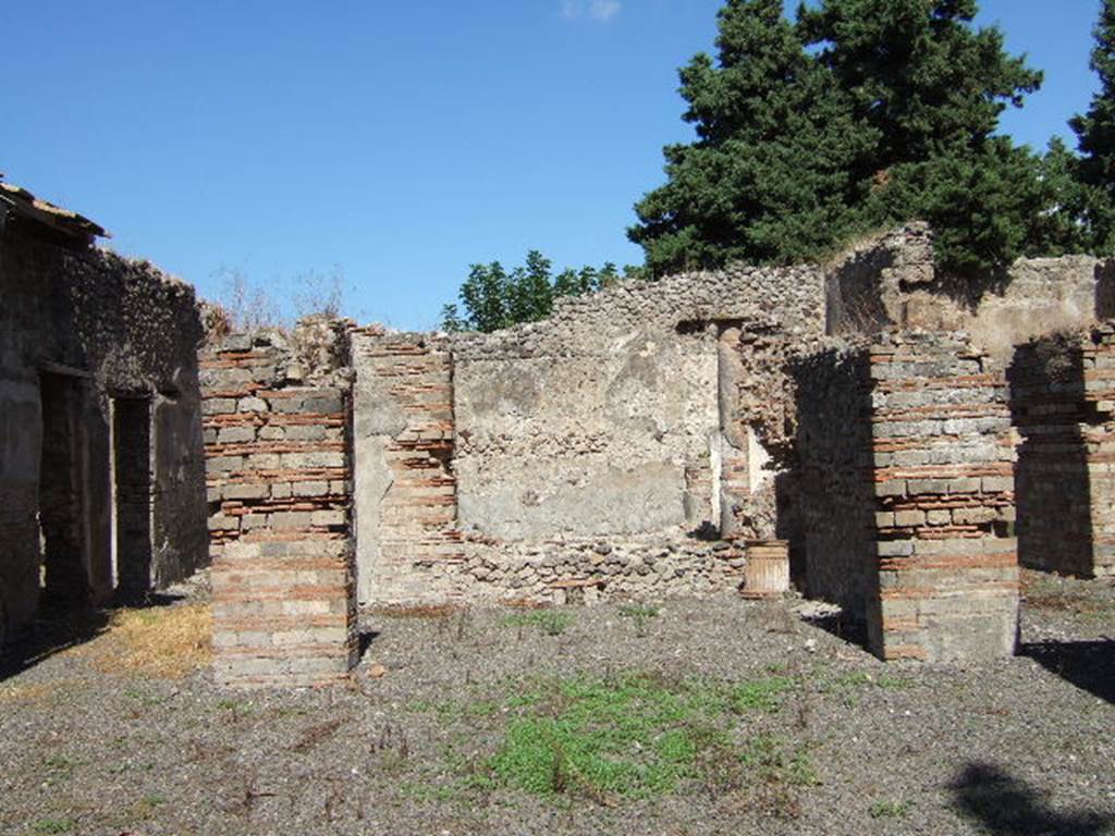 VIII.5.37 Pompeii. September 2005. Room 10. Tablinum.