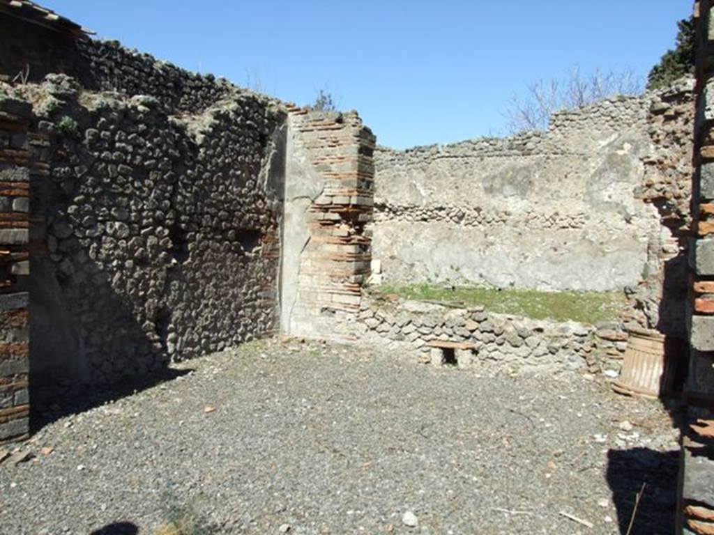 VIII.5.37 Pompeii. March 2009. Room 10, Tablinum. West wall. Looking north.
