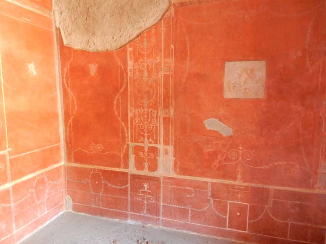 VIII.5.37 Pompeii.  September 2005.  Room 14. Oecus.  North wall. East end.