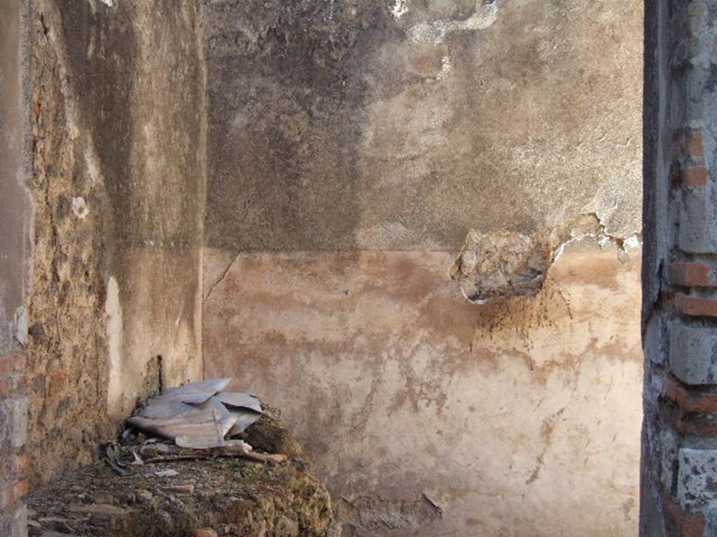VIII.5.37 Pompeii. September 2005. Room 15, west wall of kitchen.