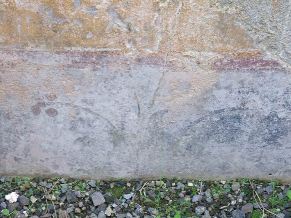 VIII.5.39 Pompeii. March 2009. Room 2. Painted plant decoration.