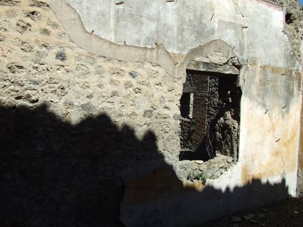 VIII.5.39 Pompeii. March 2009. Room 5, north wall of triclinium with window overlooking garden area.
