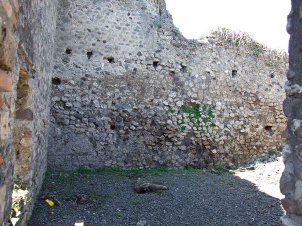 VIII.5.39 Pompeii. March 2009. Room 6, small garden area.
South wall with window, and west wall. Looking west. According to Jashemski, this small garden area had a raised strip of soil at the base of the walls. In the middle was a pavement, serving as a passageway.
The small garden gave light to the triclinium through the window in the south wall. It also gave light to a room in a neighbour’s house on the west (VIII.5.2). See Jashemski, W. F., 1993. The Gardens of Pompeii, Volume II: Appendices. New York: Caratzas. (p.218)