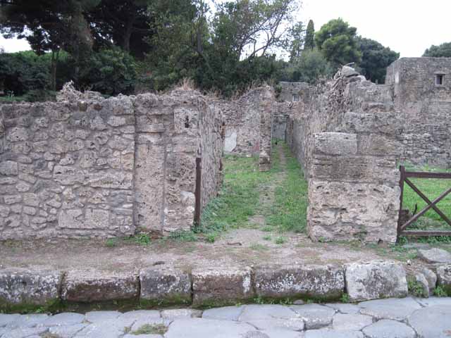 VIII.7.6 Pompeii.  September 2005. Entrance.
