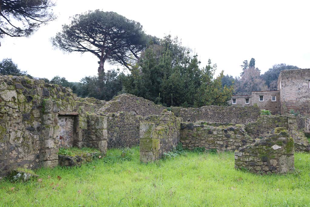 VIII.7.8 Pompeii. December 2018.
Looking south-west from entrance doorway, towards south wall with kitchen/bench and corridor to rear, on left. Photo courtesy of Aude Durand.
According to Mau –
“In the north-west corner of the large room, there was the remains of a brick column, in the south-west corner there was a mass of masonry in the form of a bench or a low table, and at the foot of it towards the east were two round basins (diam. c.0.42), however of a not entirely regular shape, one of which widens in the lower part.”
See Mau in BdI, 1875, (p. 165 – Terza casa).