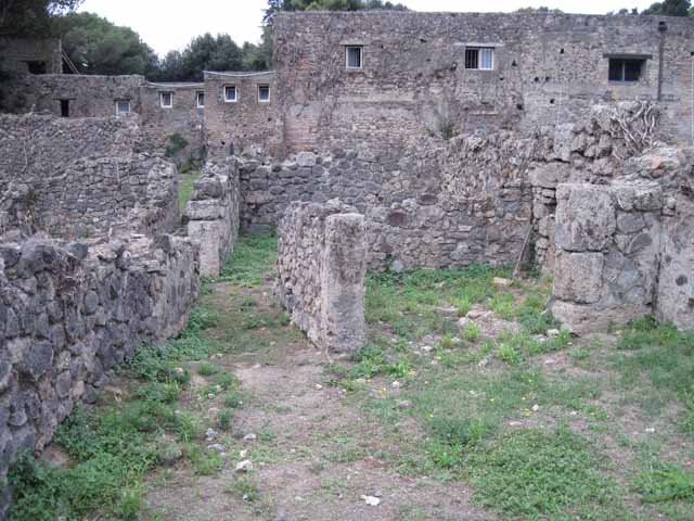 VIII.7.10 Pompeii. September 2010. Corridor looking east towards road (low wall block in foreground). This would seem to have been taken from the kitchen, but presumably was not blocked in antiquity ?
