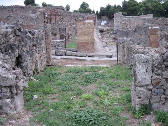 VIII.7.11 Pompeii. September 2010. Detail of oven feature in kitchen.
Photo courtesy of Drew Baker.