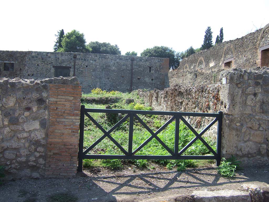 VIII.7.14 Pompeii. September 2010. Detail of cistern mouth in rear garden or yard. Looking east to road. Photo courtesy of Drew Baker.