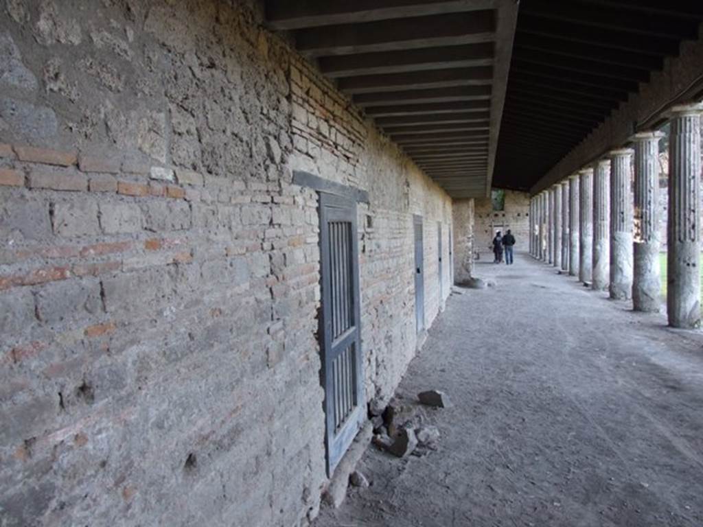 VIII.7.16 Pompeii.  December 2006. Looking west along the south side.