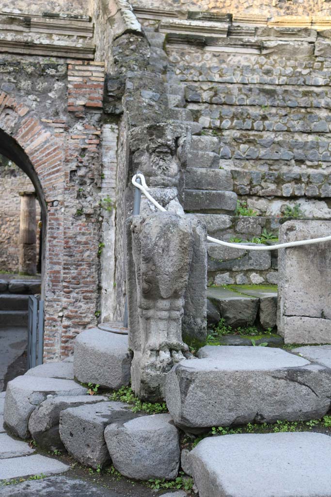 VIII.7.19 Pompeii. December 2018.
Statue of Kneeling Atlas, with a tufa Lion’s foot in front, on west side near exit/entrance.
Photo courtesy of Aude Durand.