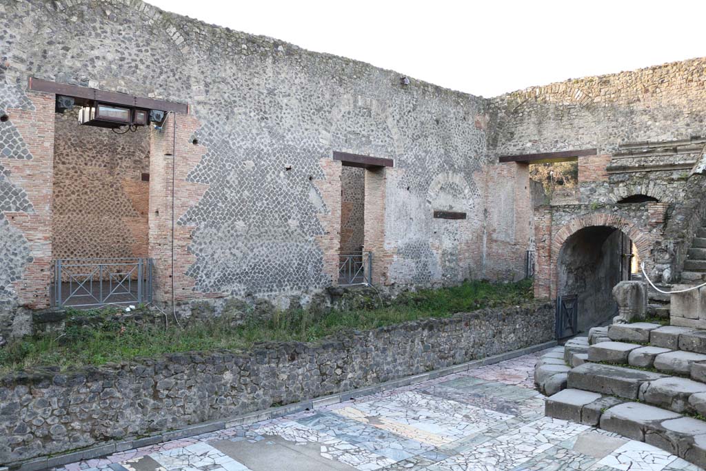 VIII.7.19 Pompeii. December 2018.
Looking south-west towards stage and doorways to VIII.7.17, left and centre. Photo courtesy of Aude Durand.
