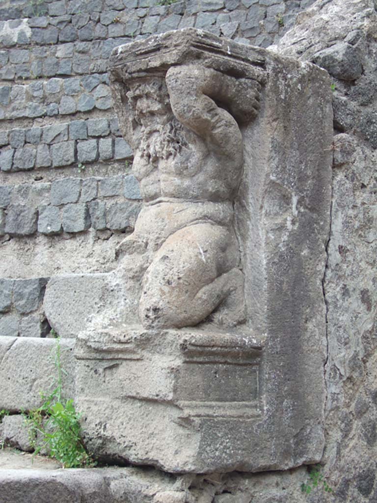 VIII.7.19 Pompeii. May 2006. East end. Kneeling Atlas.