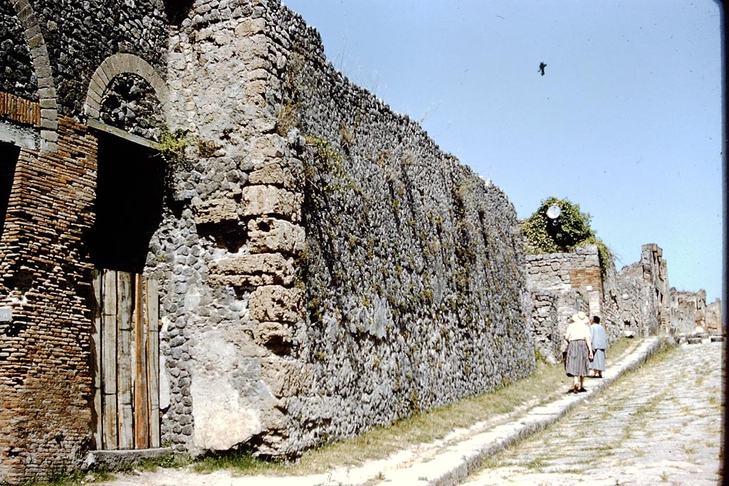 VIII.7.21 Pompeii. 1959.
Entrance doorway on Via Stabiana with Wilhelmina Jashemski and Tatiana Warscher in a deserted roadway. Photo by Stanley A. Jashemski.
Source: The Wilhelmina and Stanley A. Jashemski archive in the University of Maryland Library, Special Collections (See collection page) and made available under the Creative Commons Attribution-Non-Commercial License v.4. See Licence and use details.
J59f0254