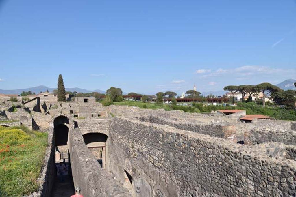 VIII.7.21 Pompeii (on left) and VIII.7.20 (on right). April 2018. Looking east across upper level of entrance corridors.
Photo courtesy of Ian Lycett-King. Use is subject to Creative Commons Attribution-NonCommercial License v.4 International.