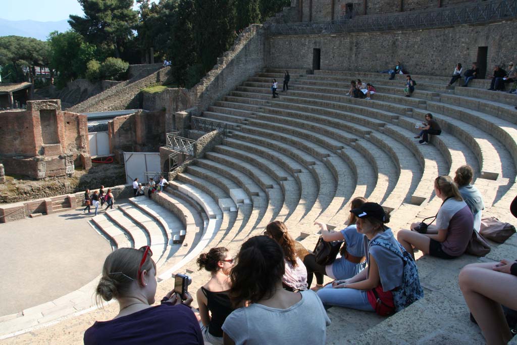 VIII.7.21 Pompeii. April 2011. Large Theatre, view from the top, looking south-west.
Photo courtesy of Klaus Heese.