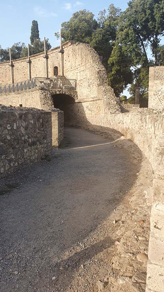 VIII.7.21 Pompeii. August 2021. Upper corridor, looking south-west.
Foto Annette Haug, ERC Grant 681269 DÉCOR.