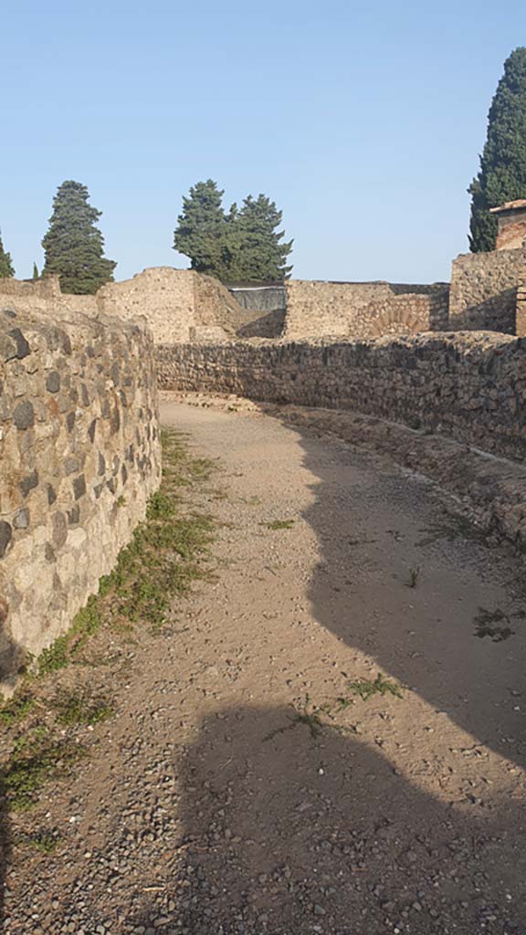 VIII.7.21 Pompeii. August 2021. Upper corridor, looking north-west.
Foto Annette Haug, ERC Grant 681269 DÉCOR.