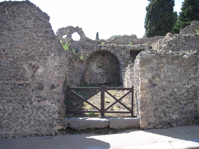 VIII.7.22 Pompeii. June 2009. Threshold or sill. Photo courtesy of Sera Baker.
