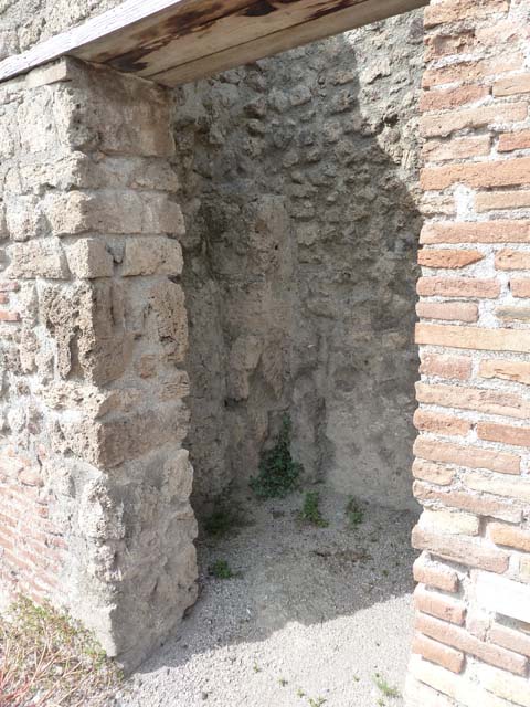 VIII.7.23 Pompeii. June 2009. East wall of small room. Photo courtesy of Sera Baker.