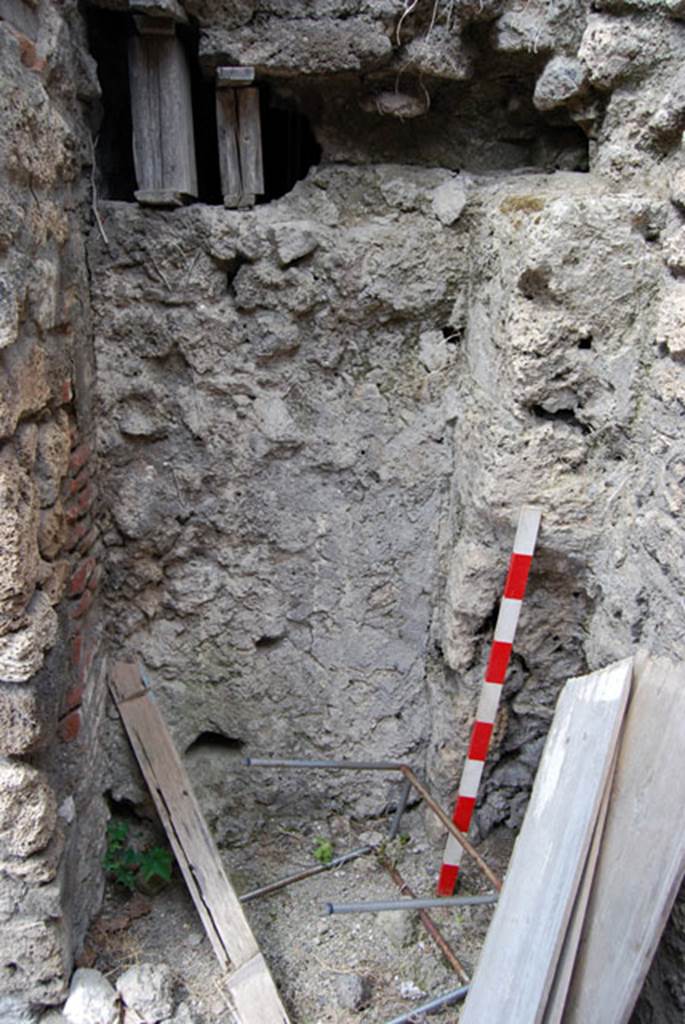 VIII.7.23 Pompeii. September 2010. Doorway to kitchen on south side of shop. Looking south. Photo courtesy of Drew Baker.
