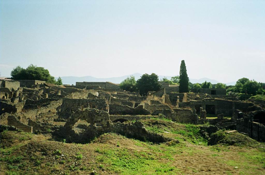 VIII.7.24 Pompeii. July 2010. Looking east across garden of VIII.7.26 to garden area of VIII.7.24, from Large Theatre. Photo courtesy of Rick Bauer.