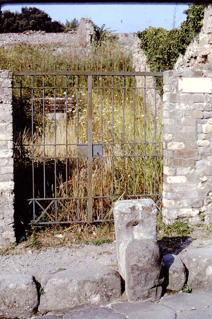 VIII.7.25 Pompeii. December 2006. Doorway to Room for the priest. 