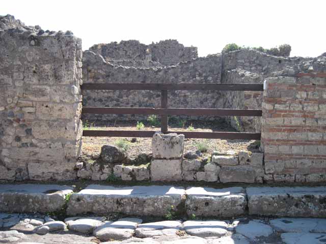 VIII.7.26 Pompeii. September 2005. Looking south-east towards first entrance on east side in north wall on Via del Tempio d'Iside.
