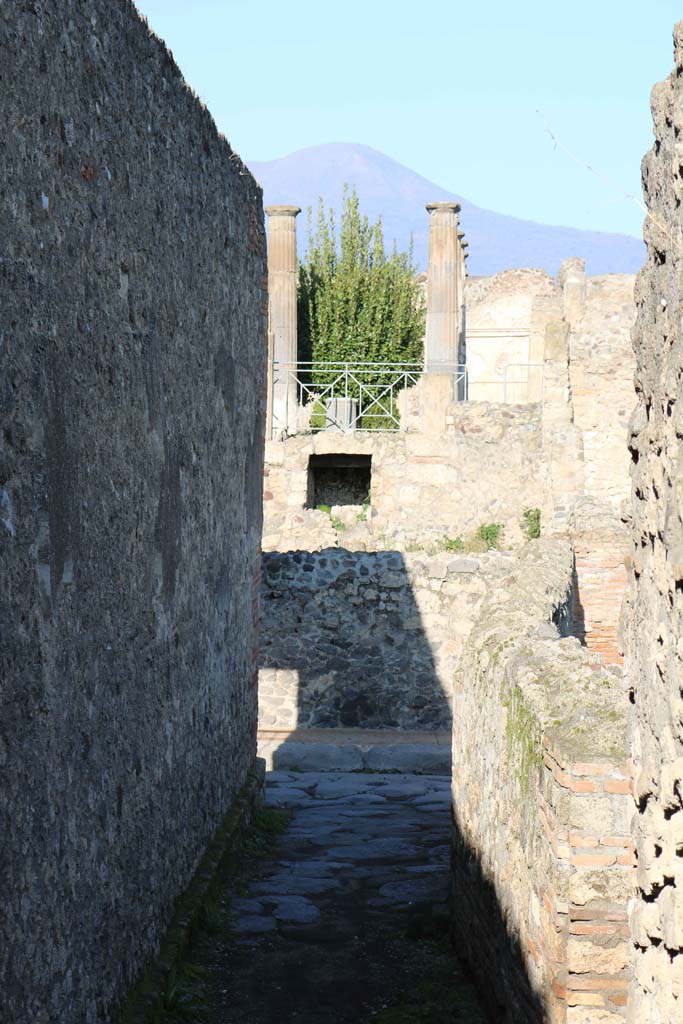 VIII.7.27, Pompeii. December 2018. 
Looking north towards Via del Tempio d�Iside. Photo courtesy of Aude Durand.
